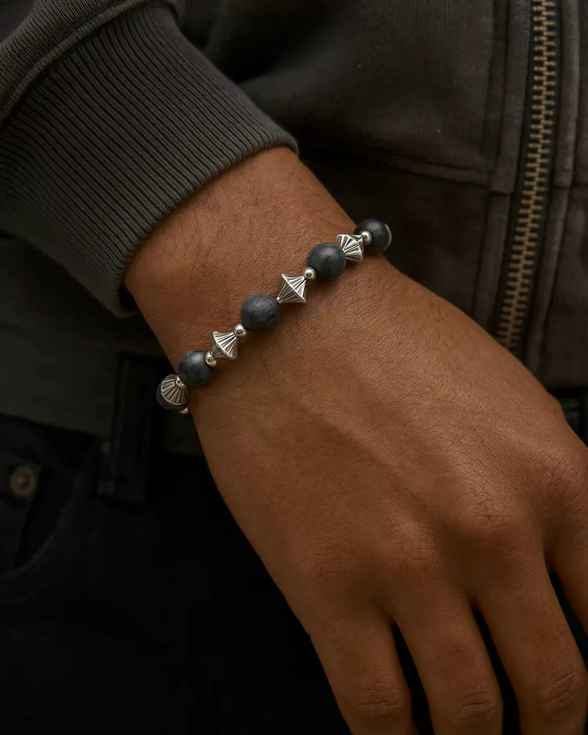 HOWSS Black Shard Bracelet